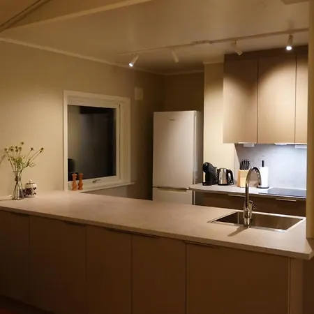 Arctic View House - Near Cable Car & Arctic Cathedral *